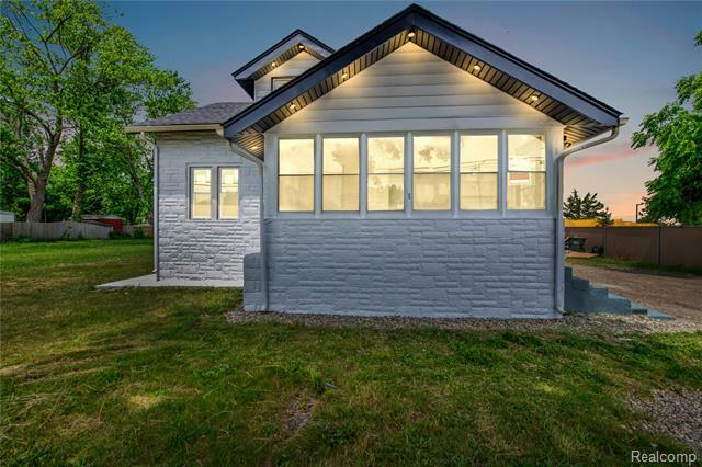 134 W Auburn Road  Rochester Hills MI 48307 photo