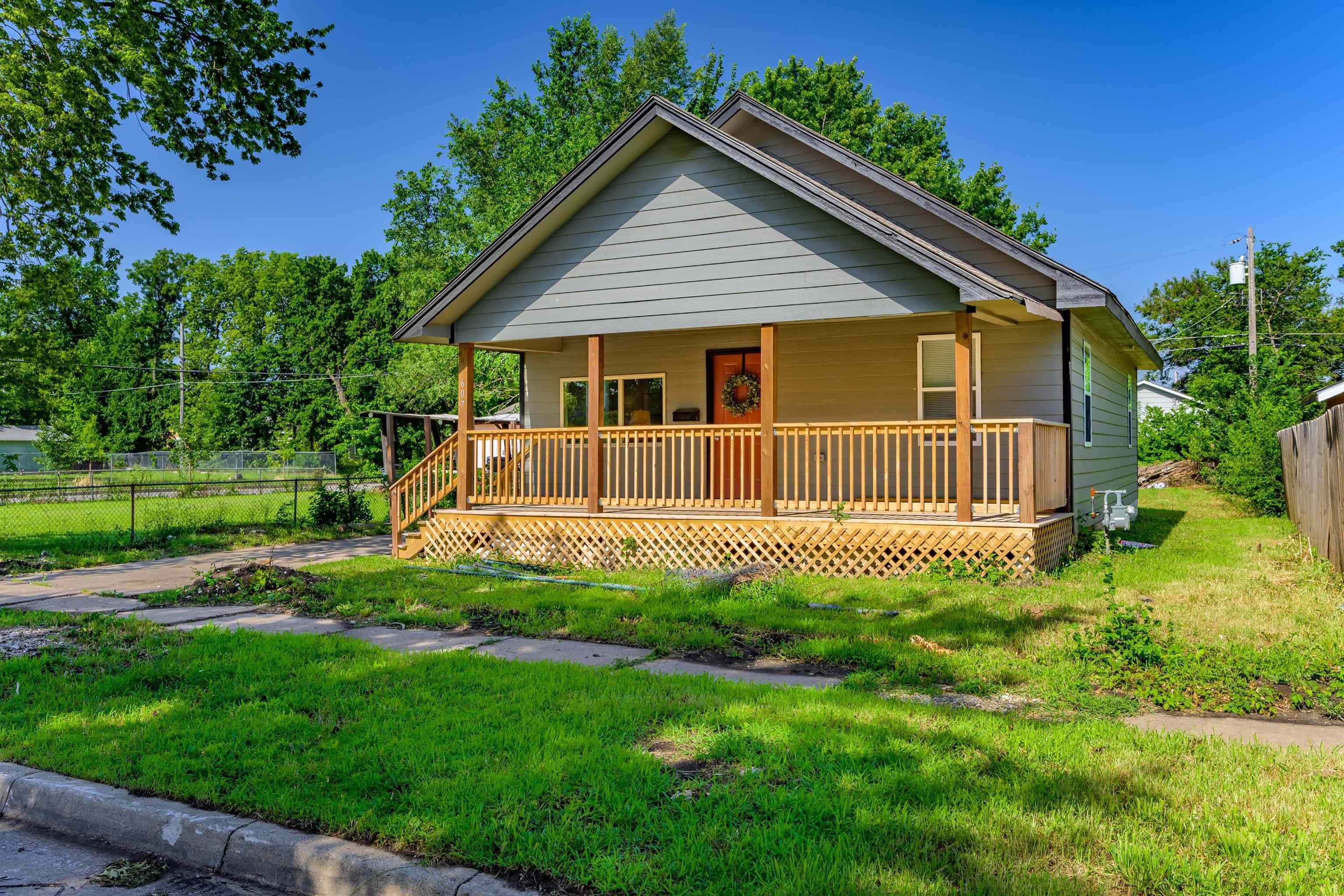Property Photo: 607 N Spruce St KS 67214