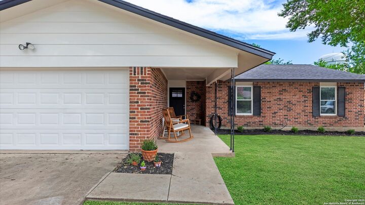 Property Photo: 1406 Shannon Circle TX 78130