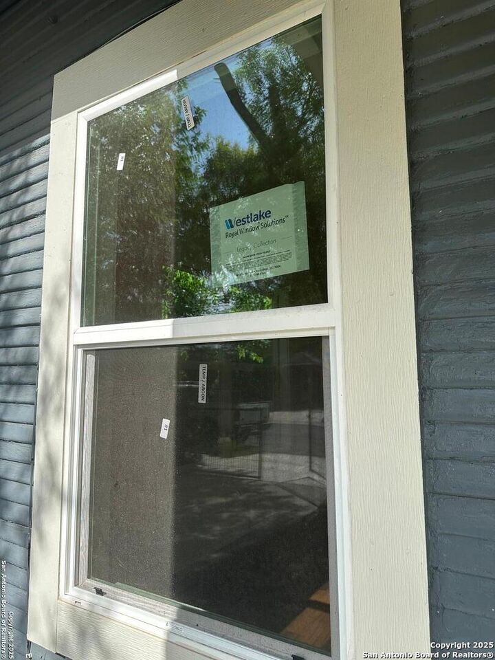 Property Photo: 606 NW 20th TX 78207