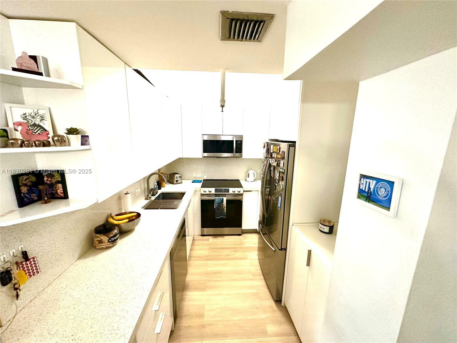 Property Photo: 20505 E Country Club Dr 132 FL 33180