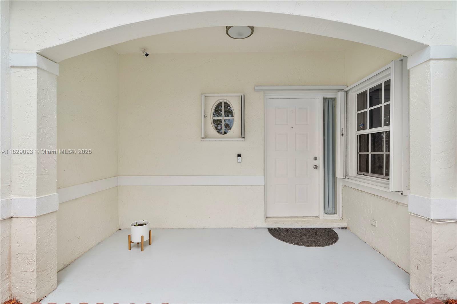 Property Photo: 831 SW 178th Way FL 33029