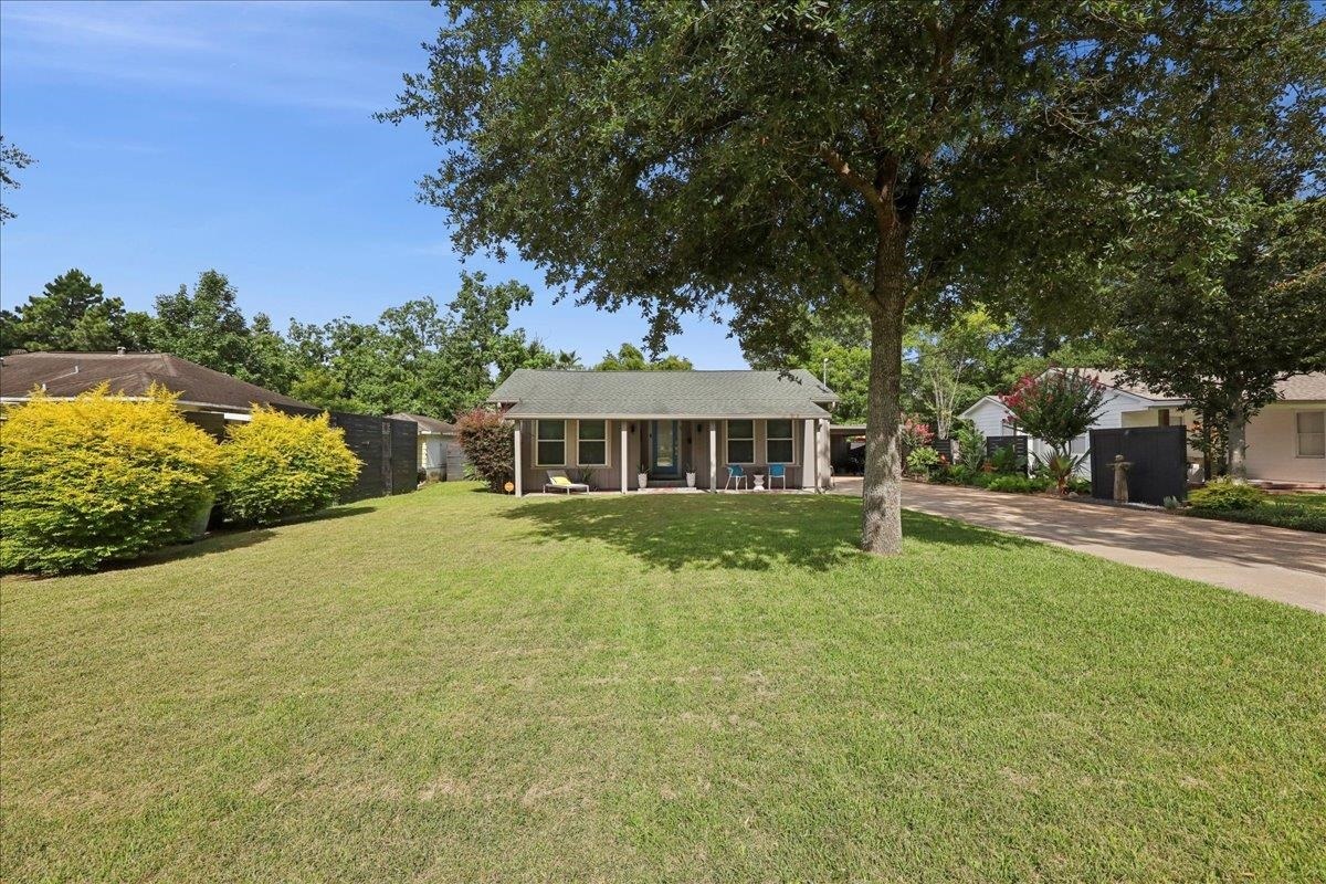 Property Photo: 2263 Briarcliff Dr TX 77706
