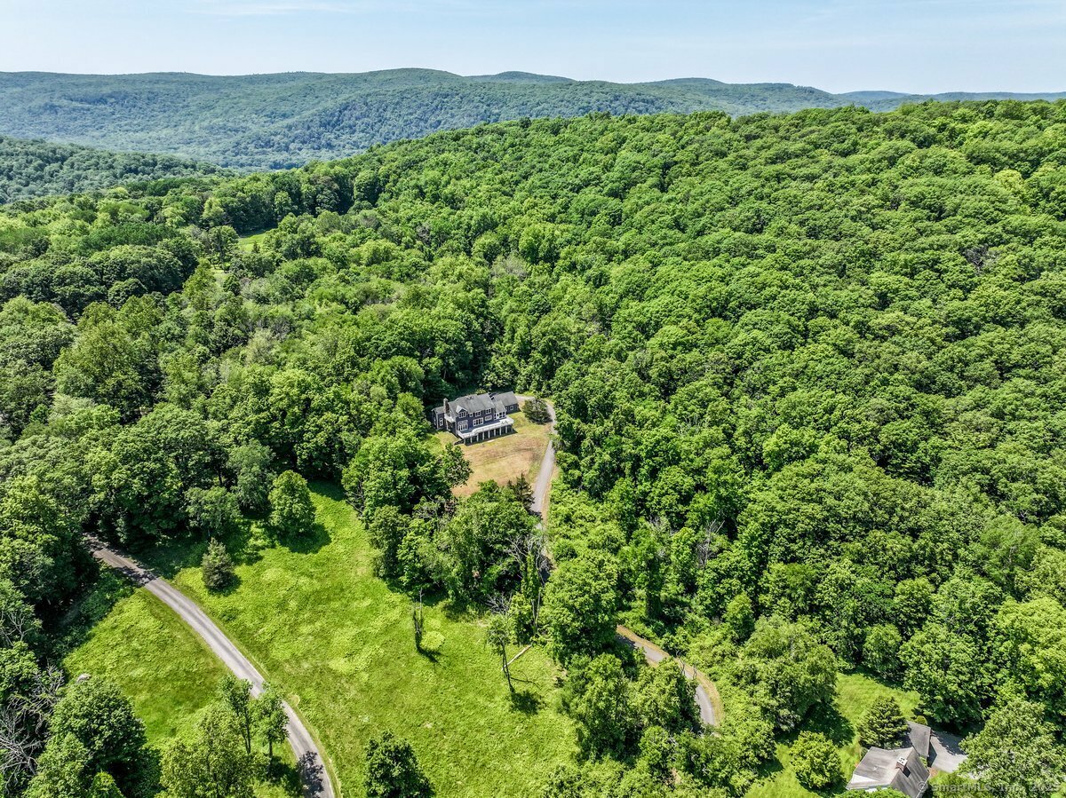 Property Photo:  168 Cobble Road  CT 06757 