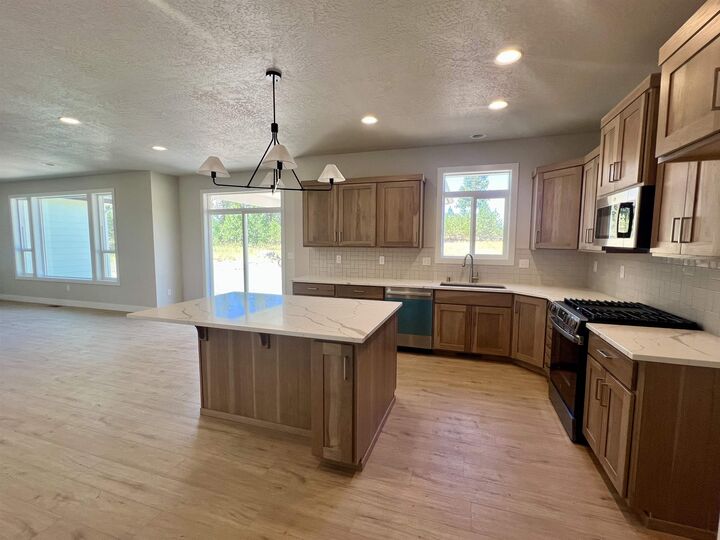 Property Photo:  12822 S Sherman Rd  WA 99224 