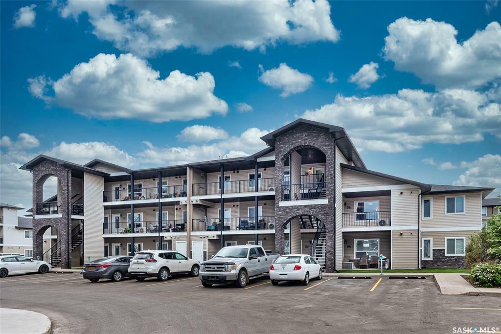 Property Photo:  125 Willis Crescent 135  SK S7T 0T1 