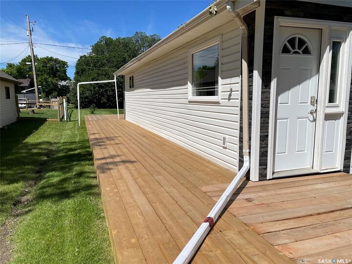 Property Photo: 118 2nd Street E SK S0H 2K0