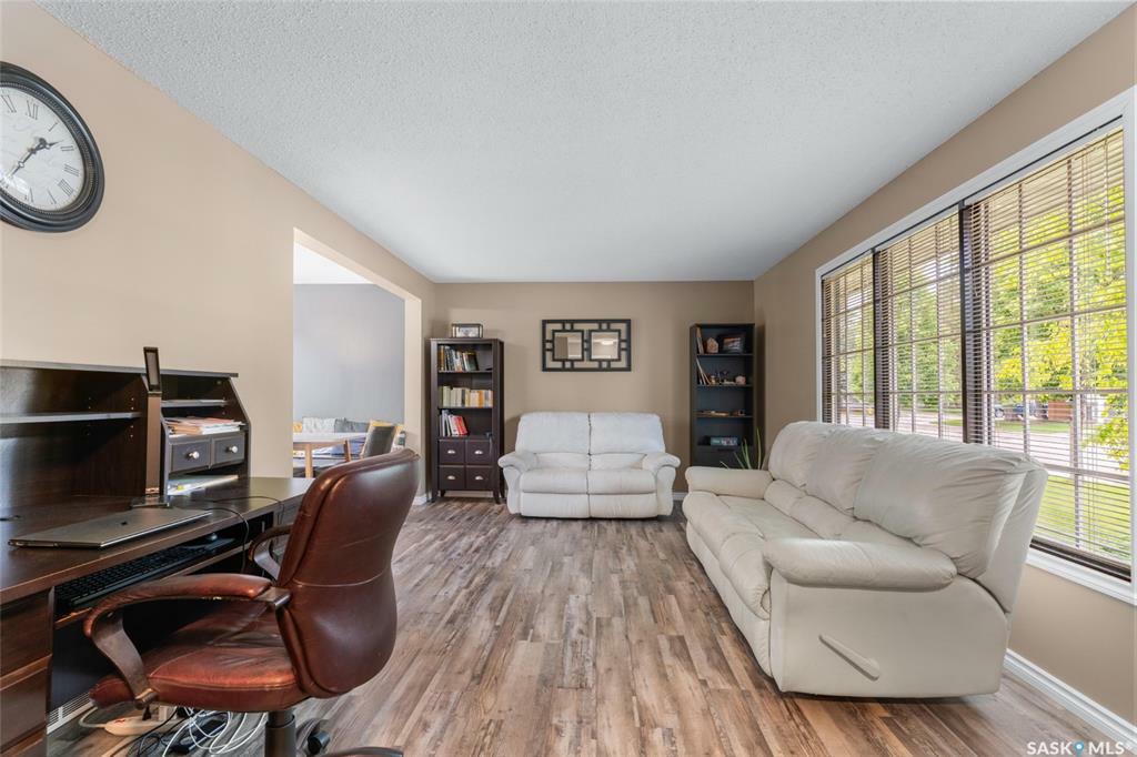 Property Photo: 538 Trent Crescent SK S7H 4T1