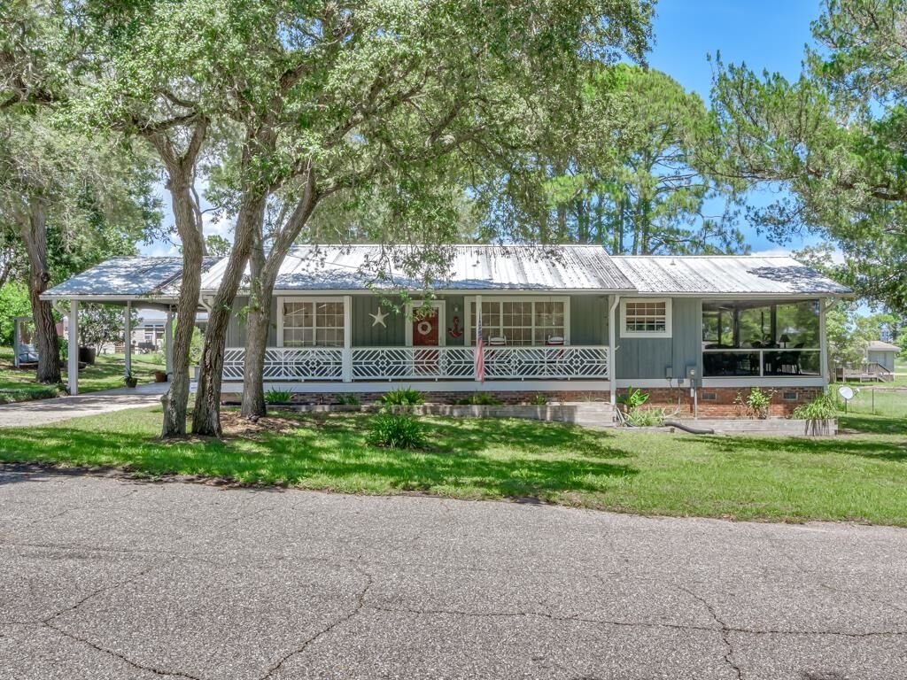 Property Photo: 111 California Street FL 32322