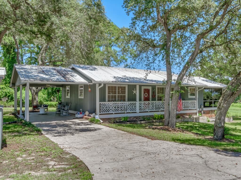 Property Photo:  111 California Street  FL 32322 
