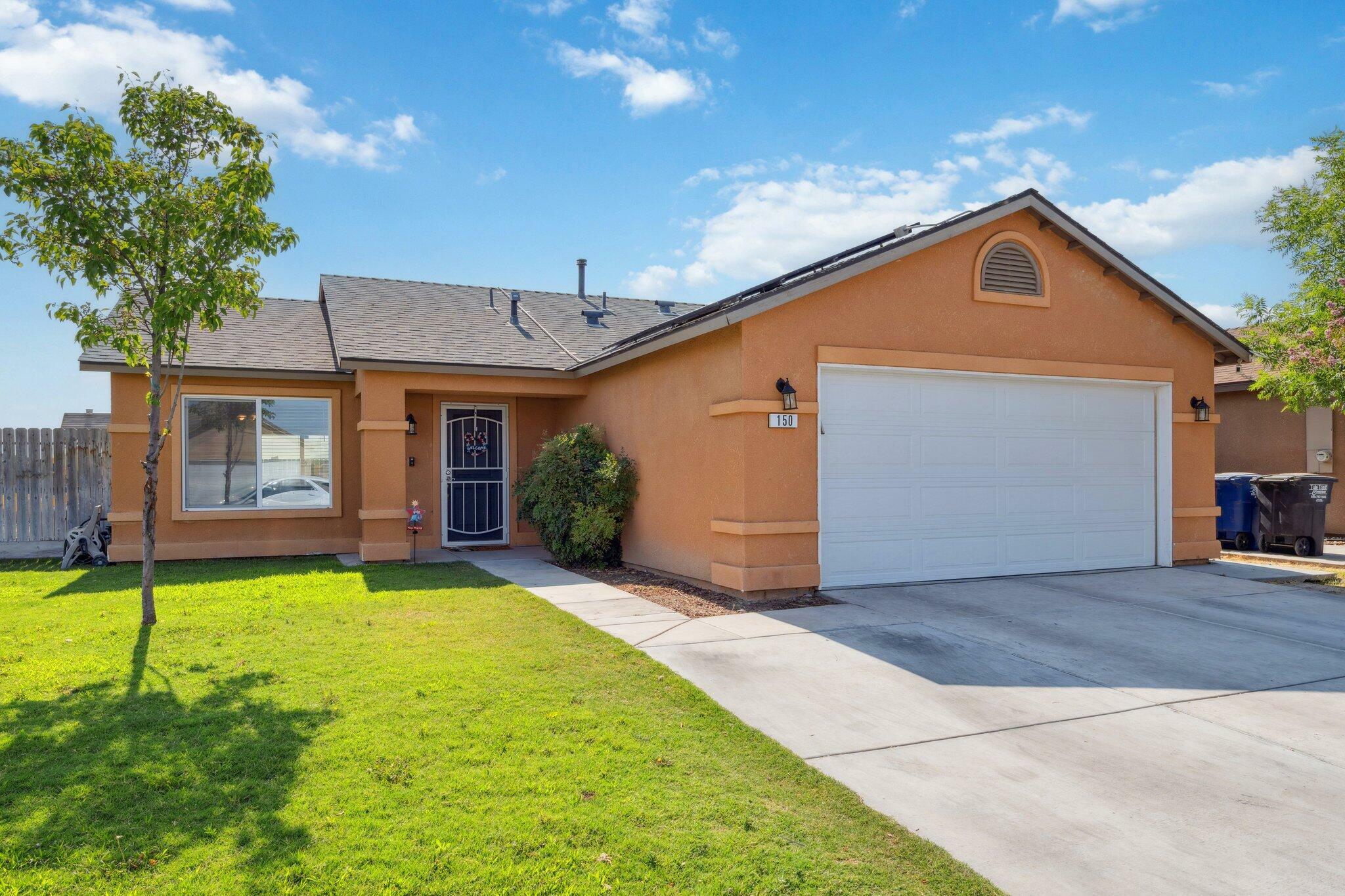 Property Photo:  150 Wawona Street  CA 93212 