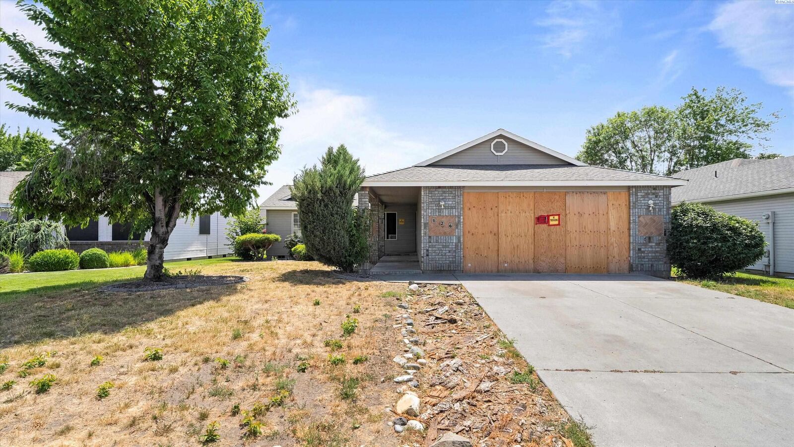Property Photo:  126 Willow Circle  WA 99301 