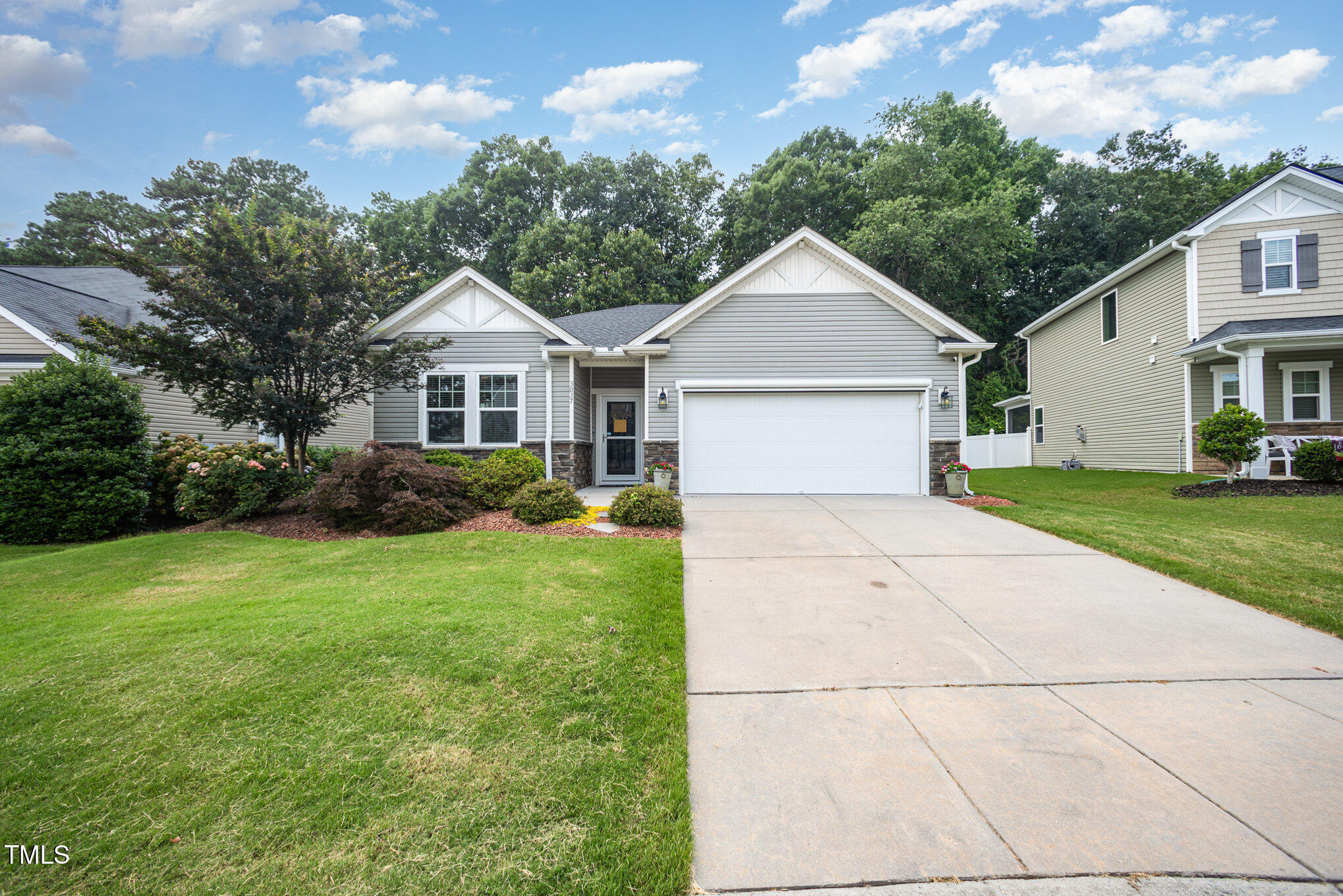 Property Photo: 3037 Willow Ranch Drive NC 27526