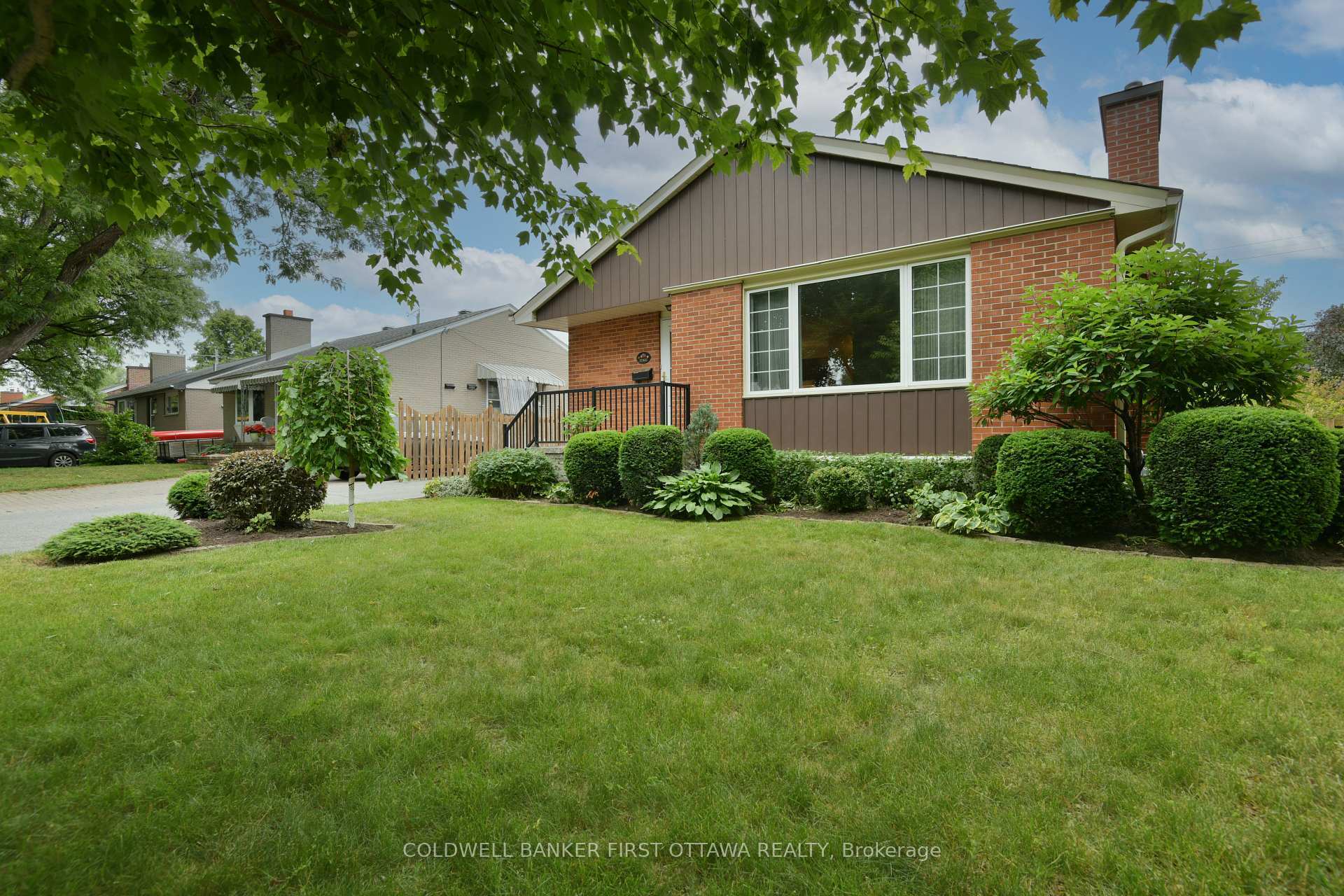 Property Photo:  2366 Drury Lane  ON K2C 1G5 