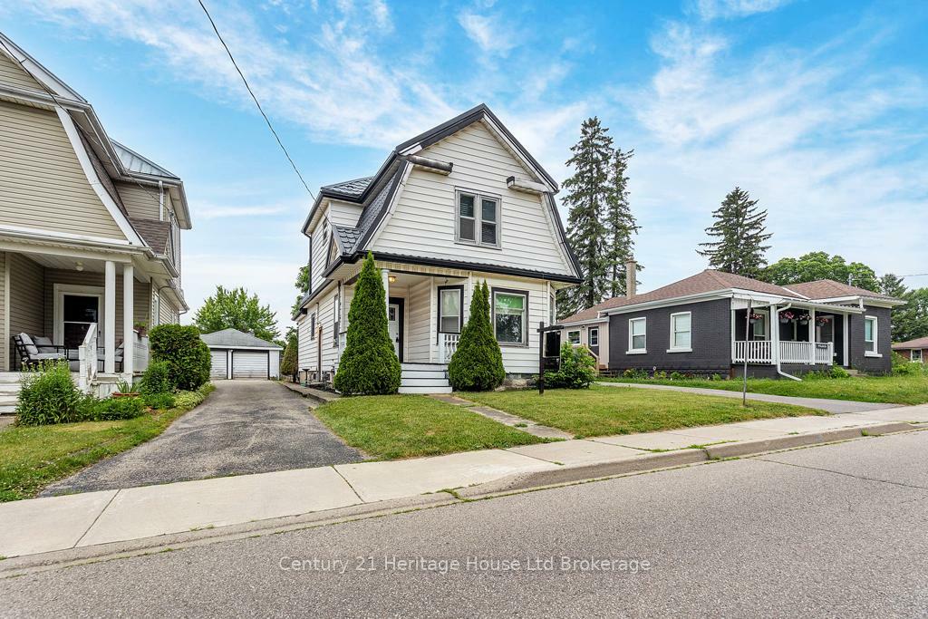 Property Photo:  145 King Street E  ON N5C 1G8 
