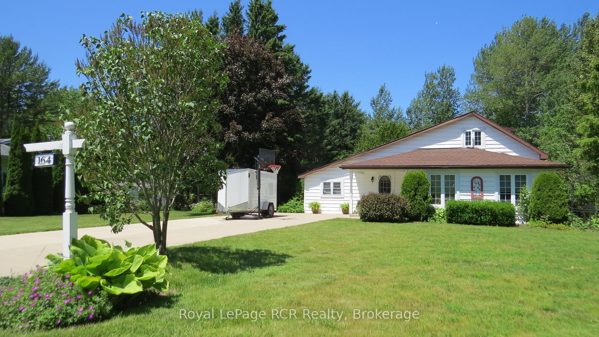 Property Photo: 164 Edward Street ON N0H 2L0