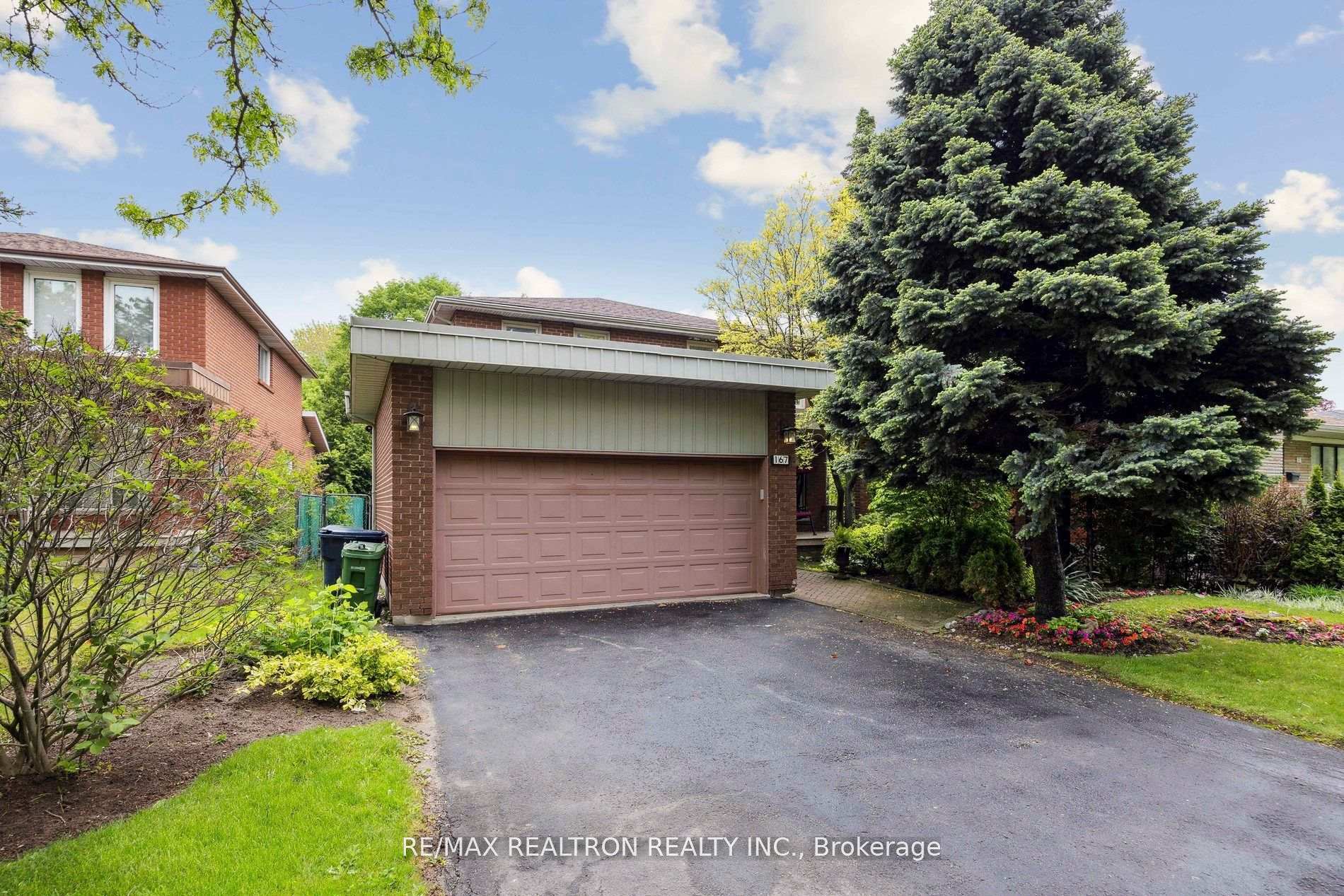 Property Photo: 167 Faywood Boulevard ON M3H 2Y1