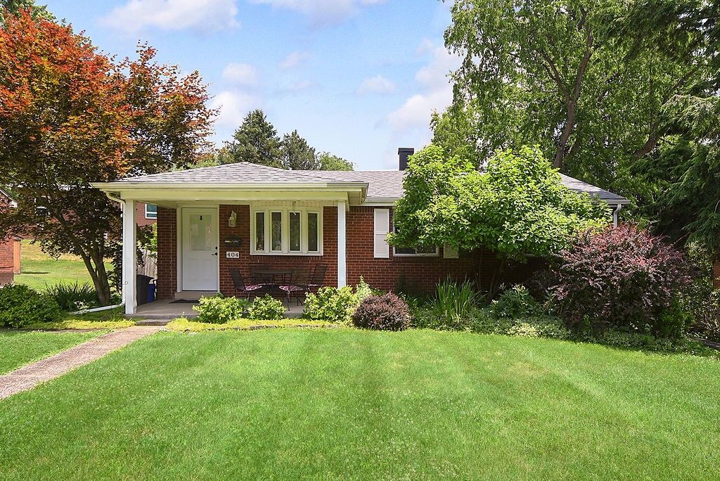 Property Photo:  404 Hochberg Road  PA 15146 