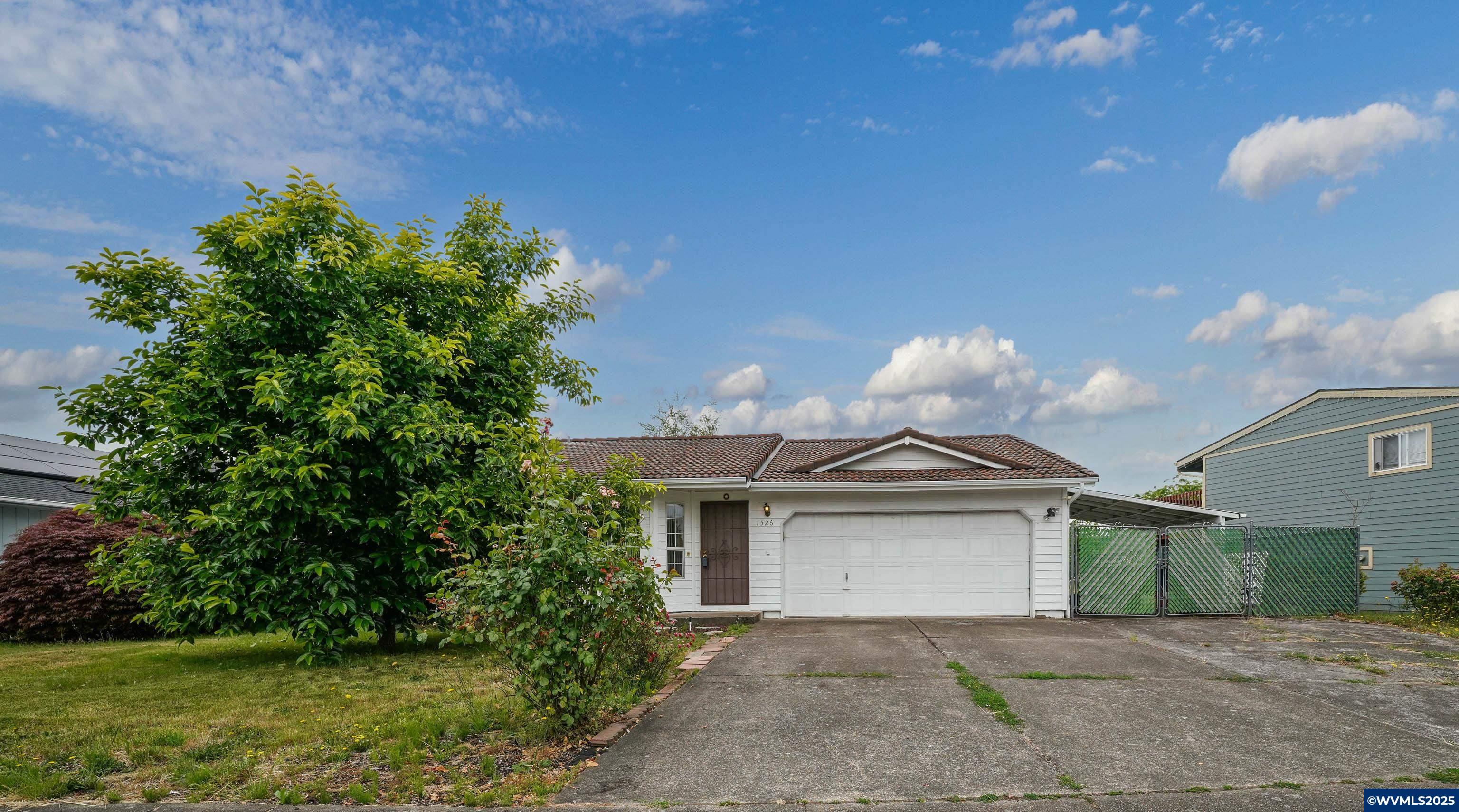 Property Photo:  1526 Royalty Dr NE  OR 97301 
