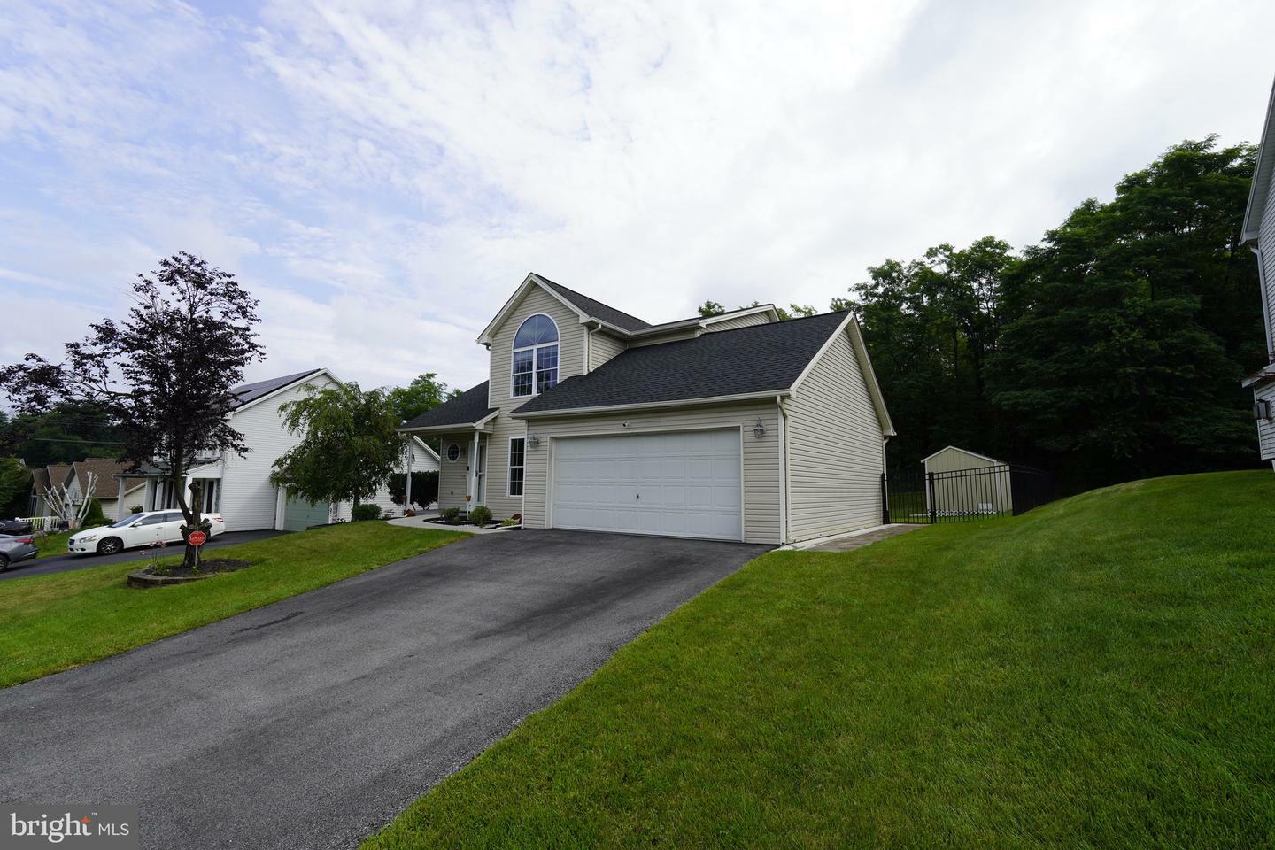 Property Photo: 1861 Pebble Court PA 17110