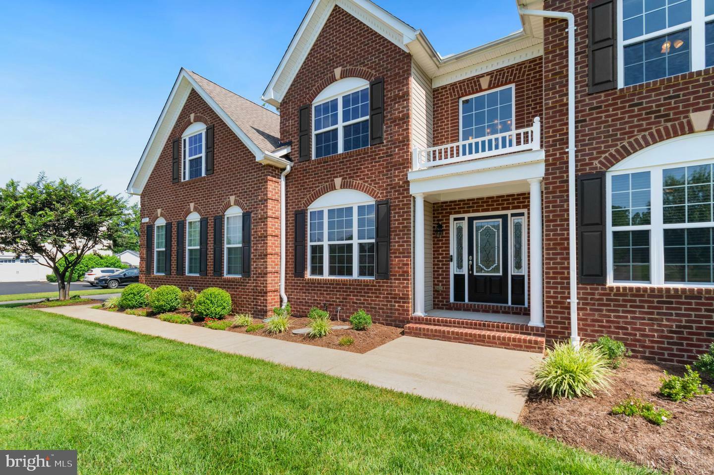 Property Photo: 927 Falls Pointe Way MD 20639
