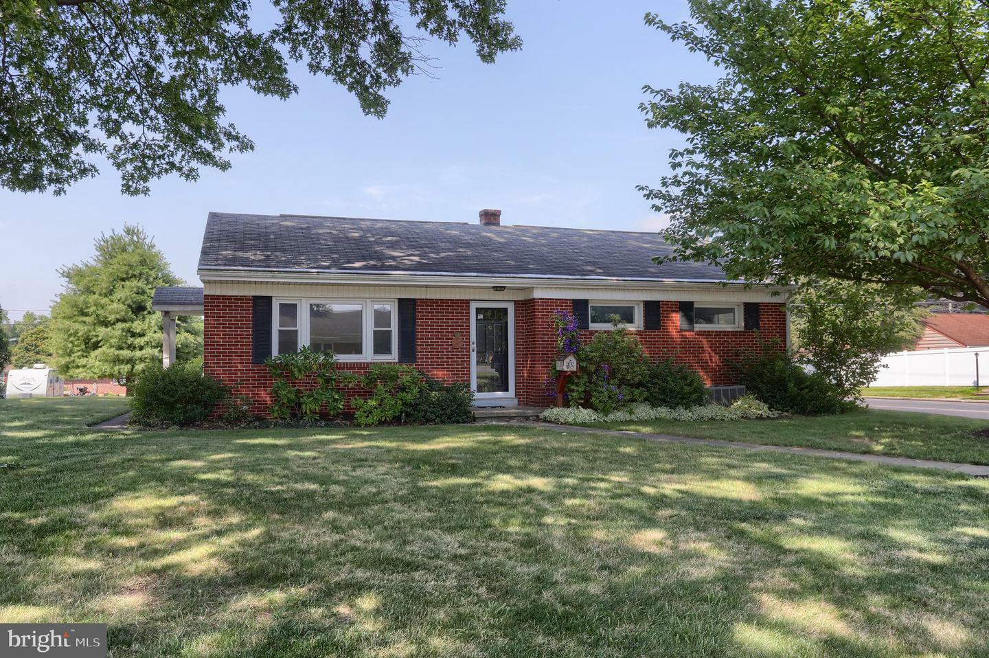 Property Photo: 811 S Harrison Street PA 17078