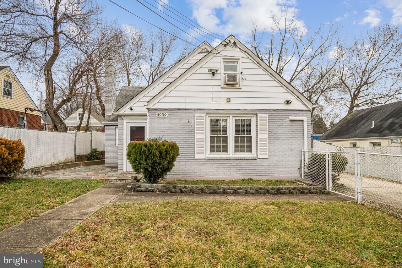 Property Photo: 6909 Standish Drive MD 20784