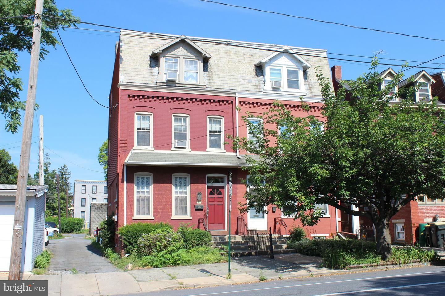 116 College Avenue  Lancaster PA 17603 photo