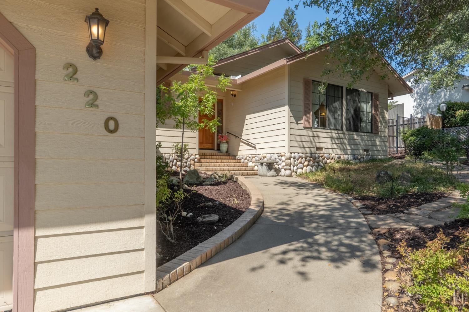 Property Photo: 220 Mistletoe CA 95222