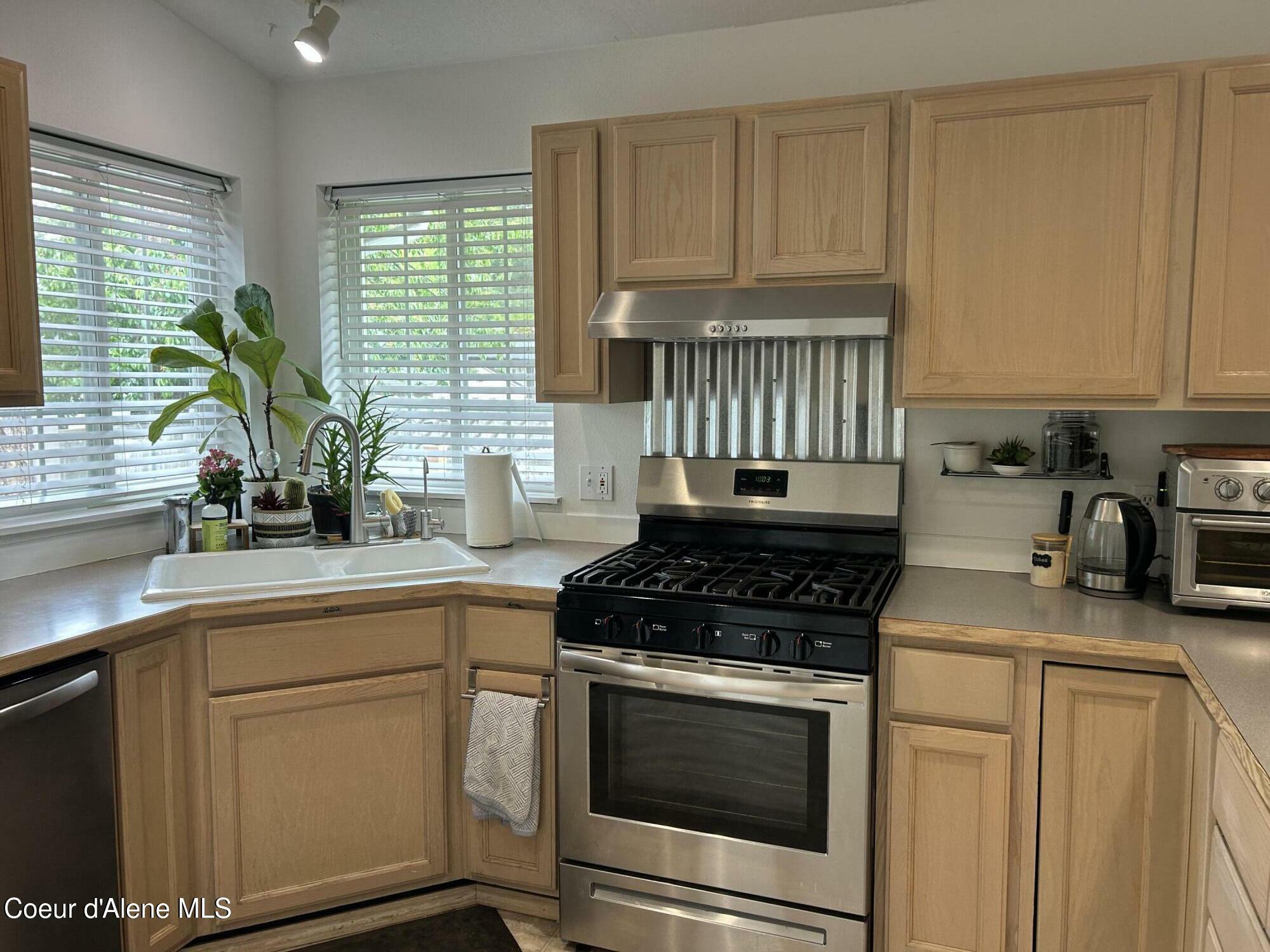 Property Photo: 202 S Harbor Park Ct ID 83854