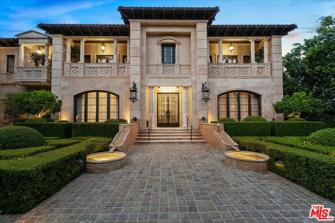 Property Photo: 804 N Elm Dr CA 90210