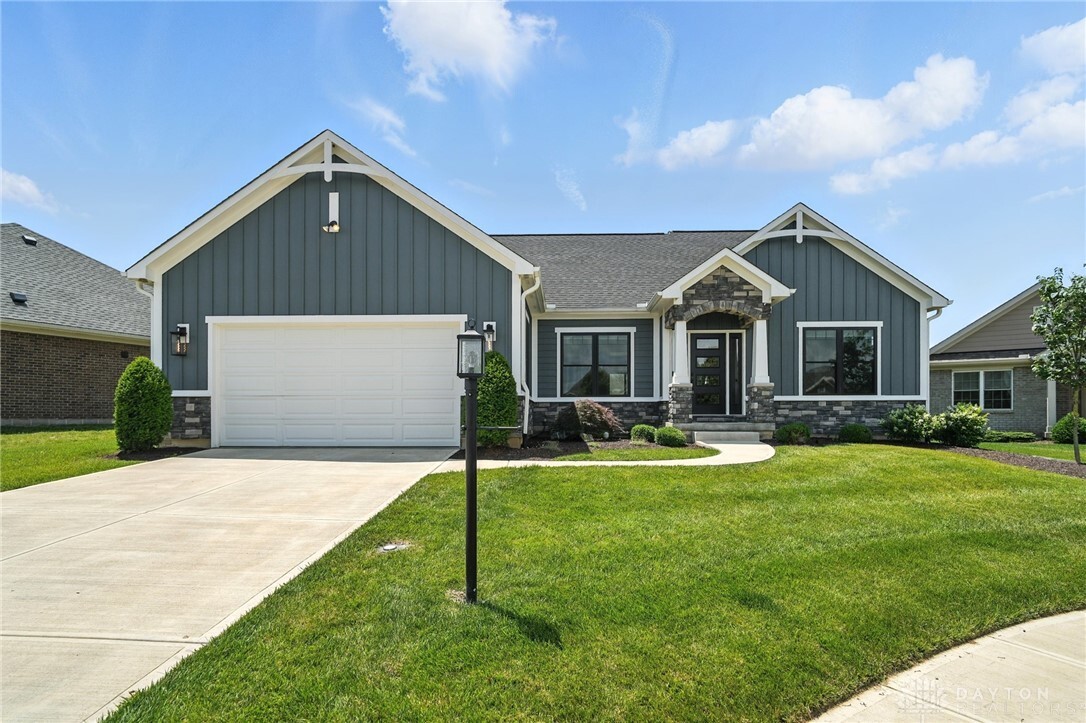 Property Photo: 1471 Runnymeade Way OH 45385