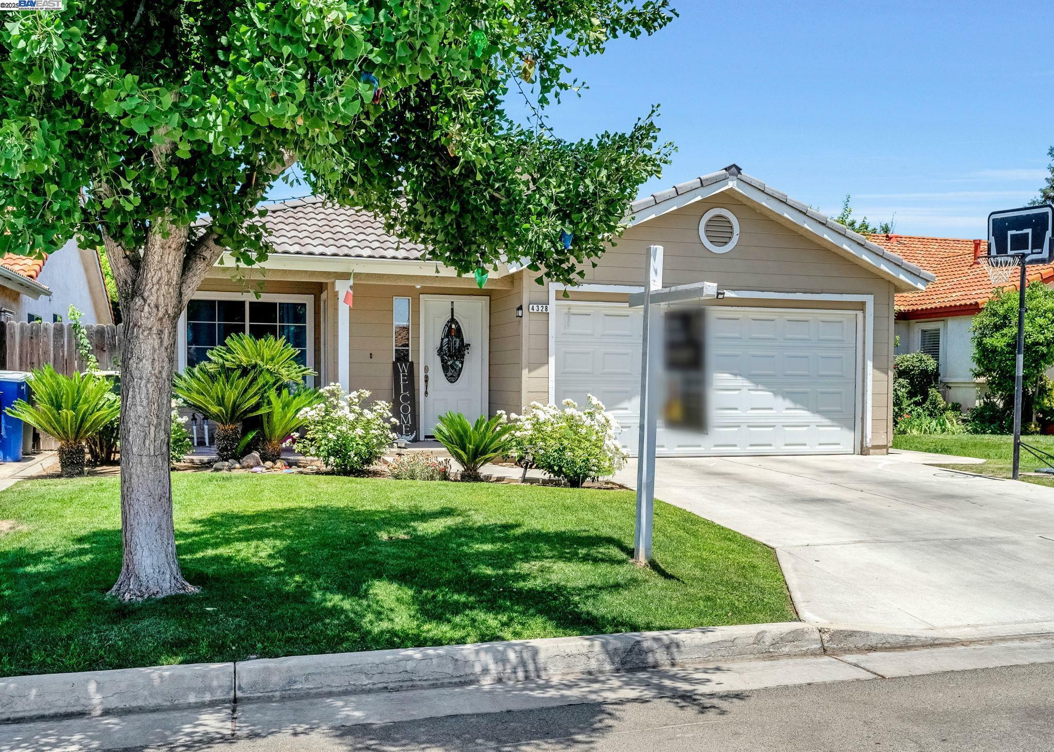 Property Photo: 4328 W Cambridge Ave CA 93722