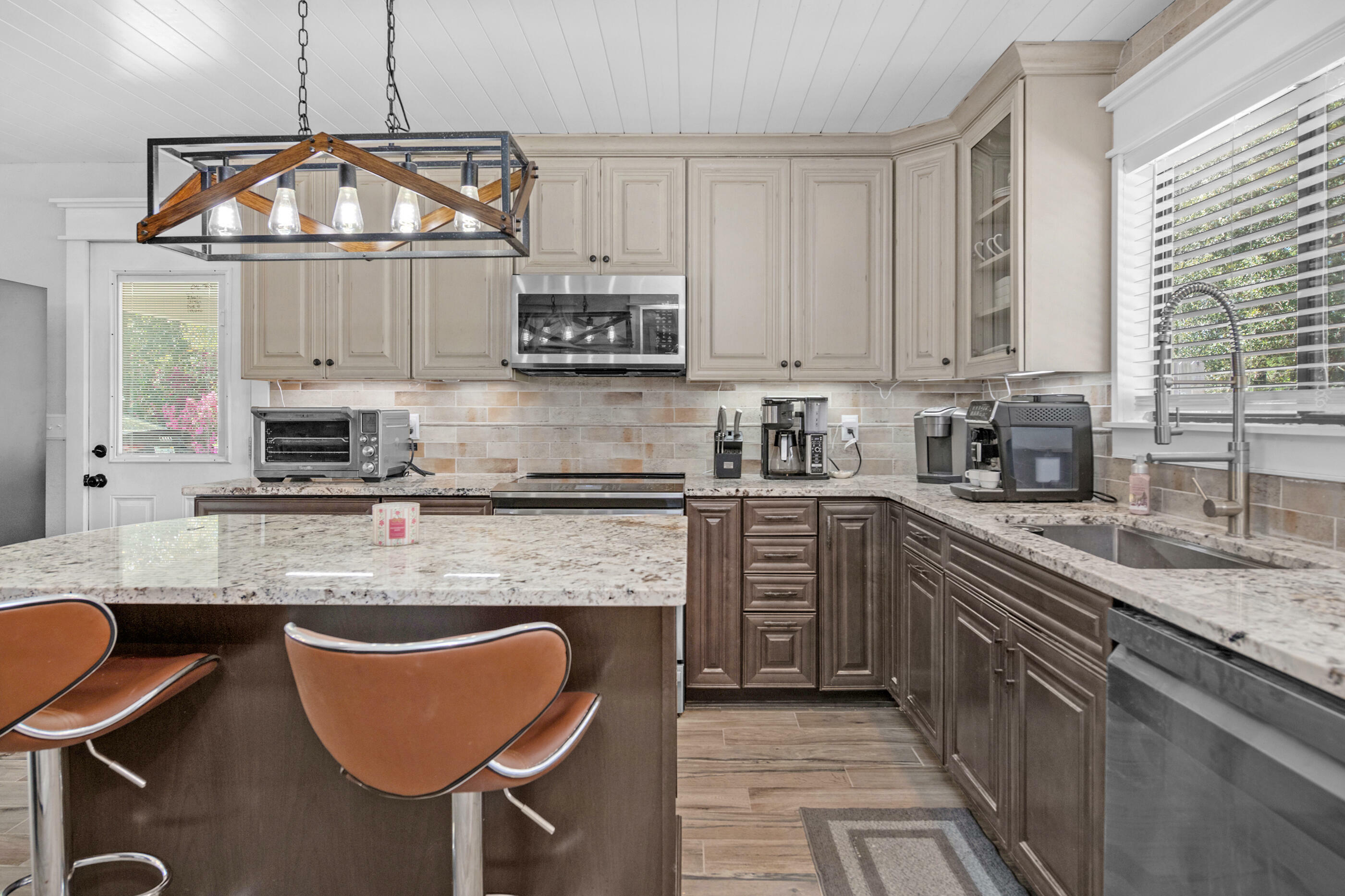 Property Photo: 6539 Robar Tesora Street FL 32566