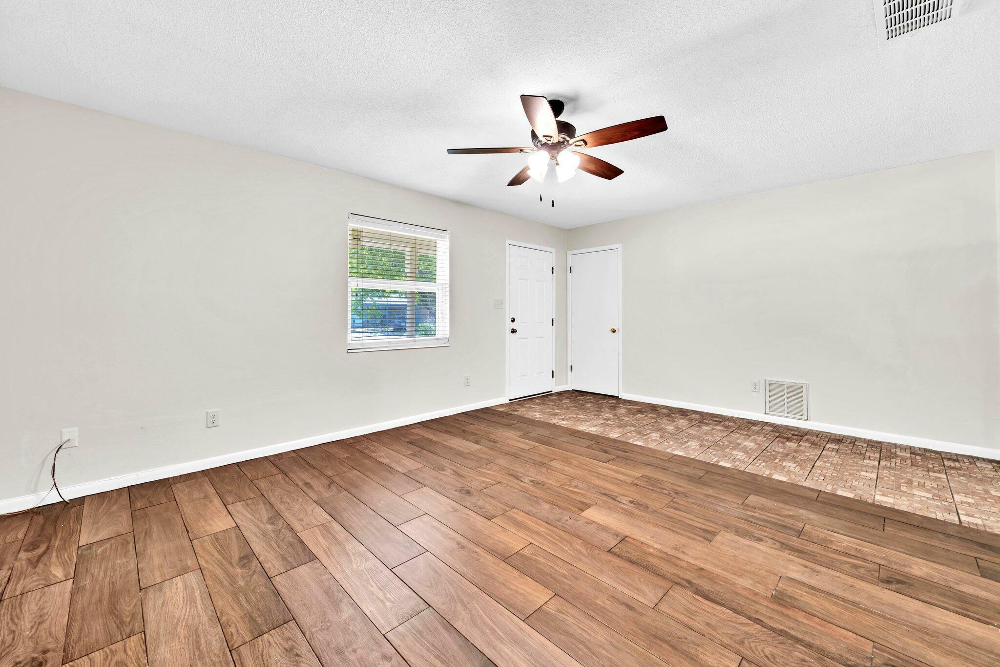 Property Photo: 181 Brewer Circle FL 32569