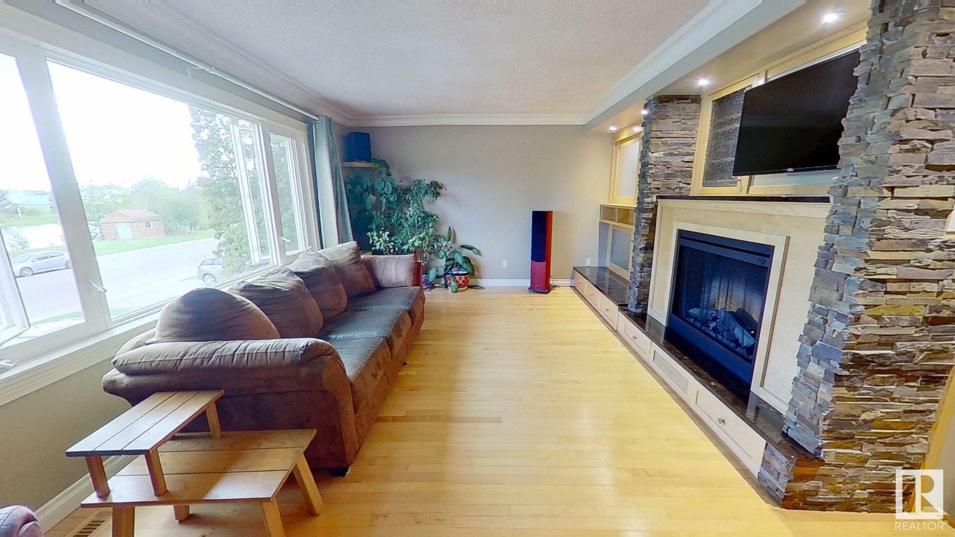 Property Photo: 156 Great Oaks AB T8A 0V8