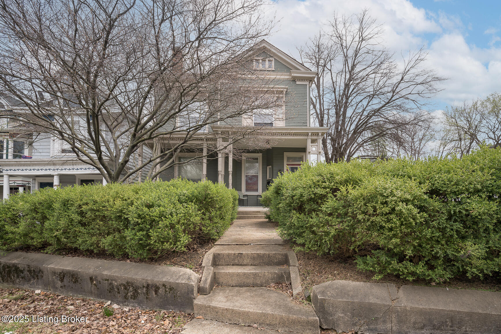 Property Photo: 2120 Grinstead Dr KY 40204