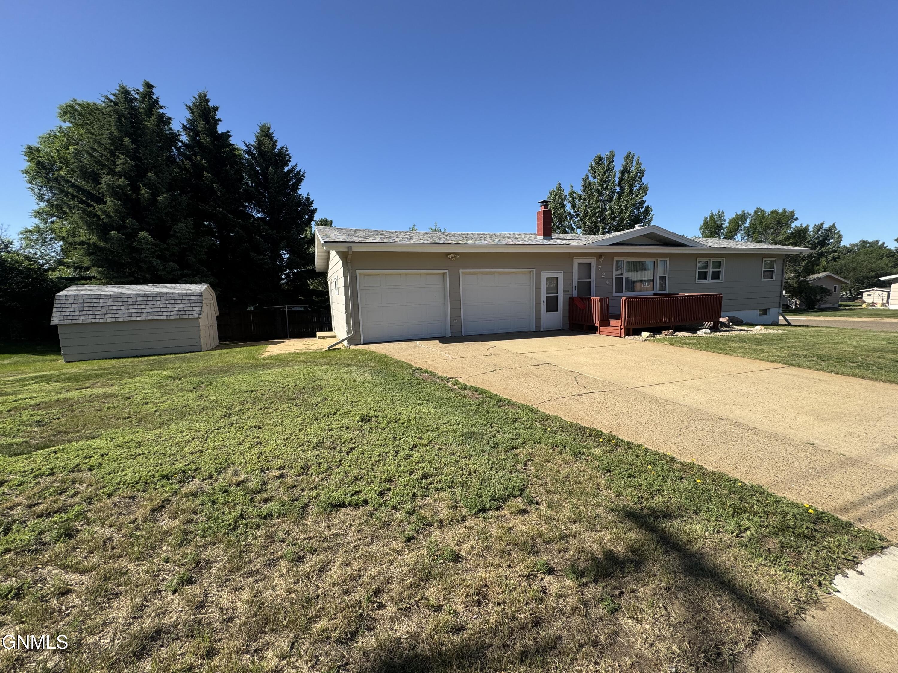 Property Photo: 724 10th Street E ND 58601
