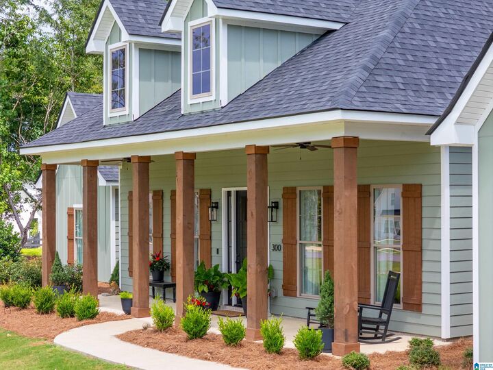 Property Photo: 300 Stonewood Trail AL 35146