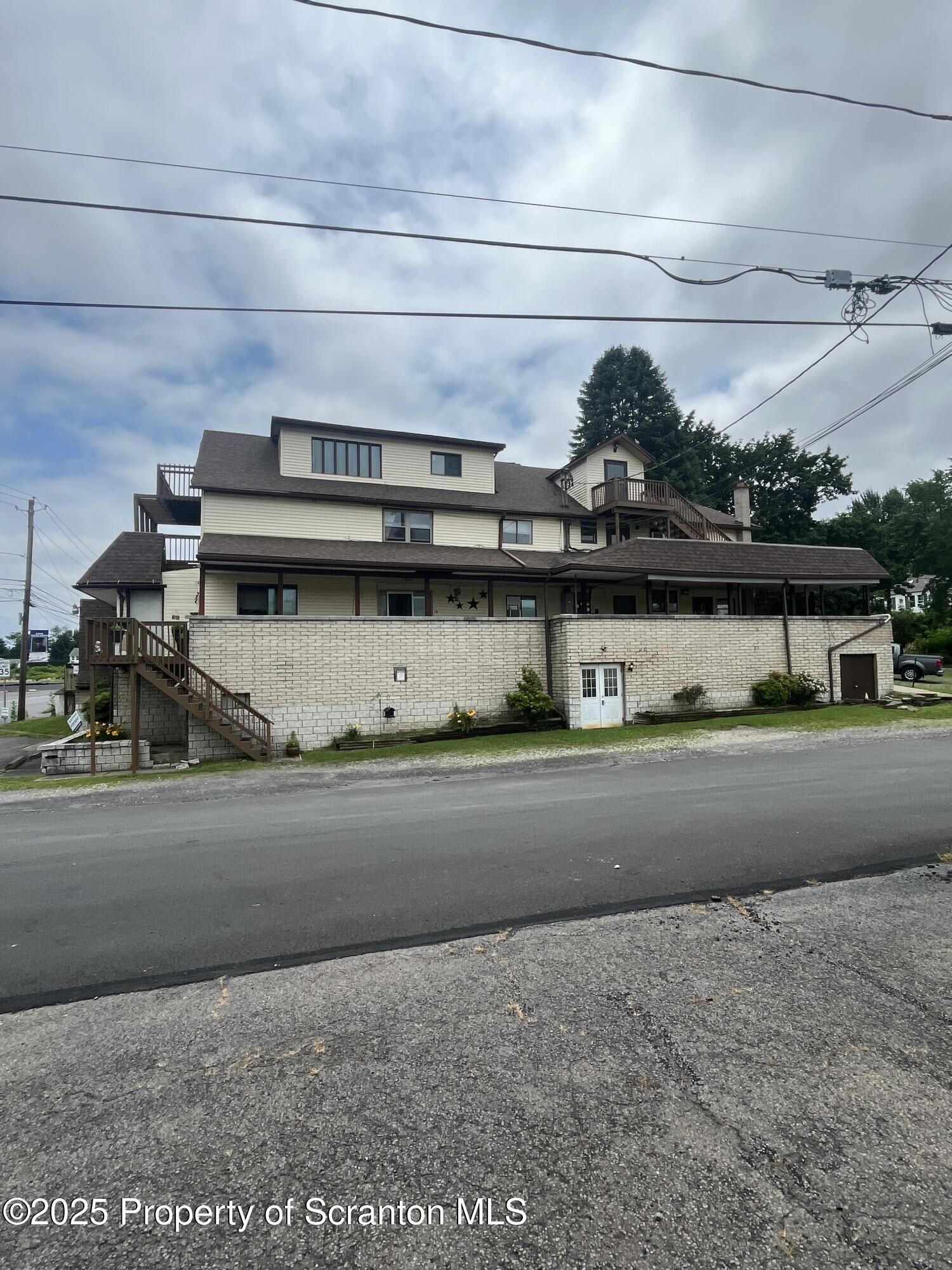 Property Photo:  921 Union Street 2C  PA 18517 