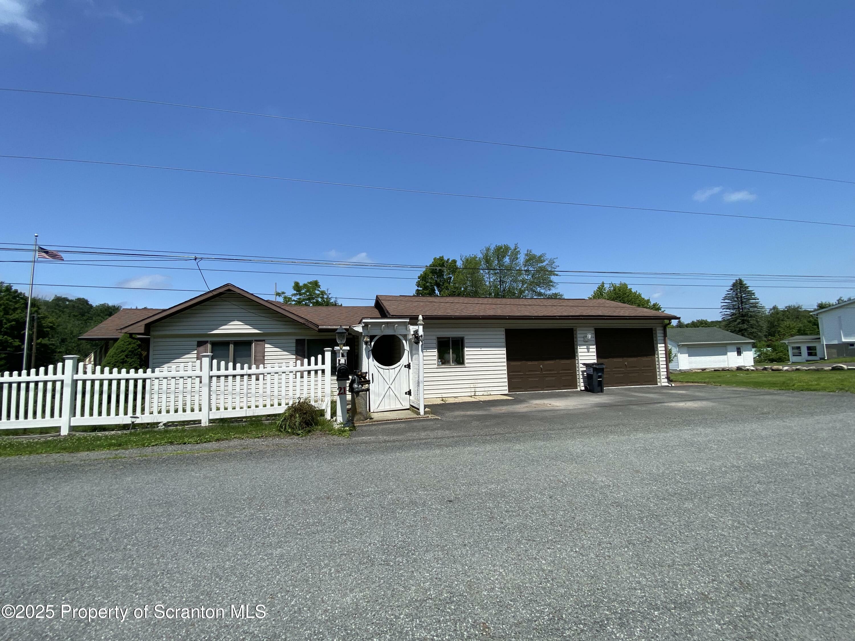 Property Photo:  21 Sunrise Boulevard  PA 18436 