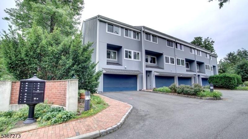 Property Photo: 27 Richard Ct NJ 08540