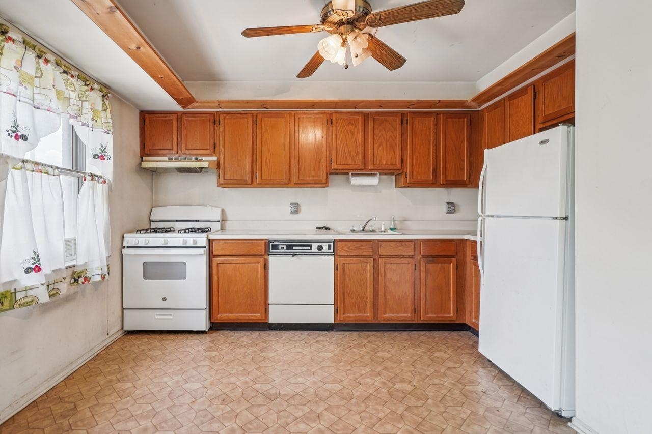 Property Photo: 700 Schuyler Ave B13 NJ 07032