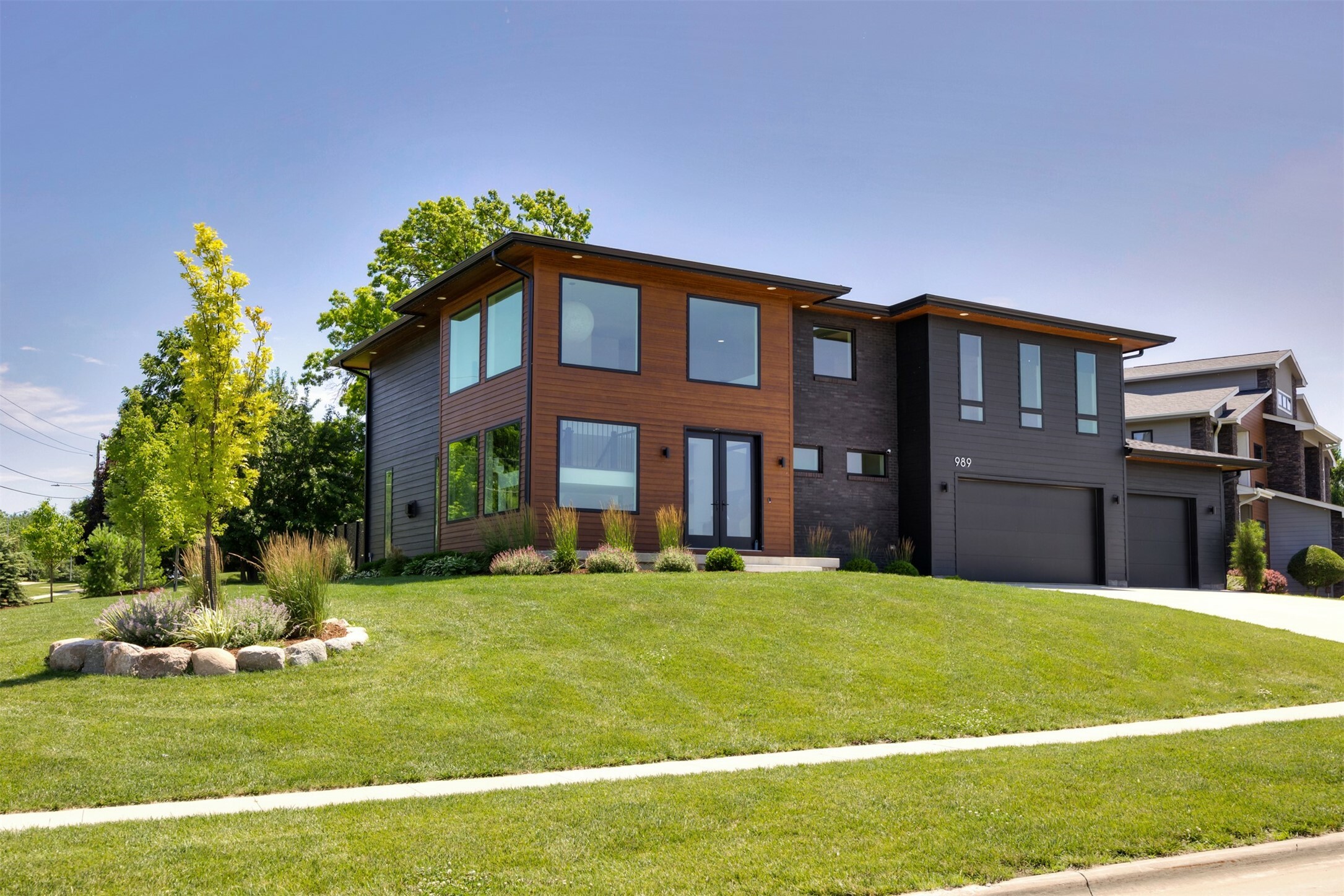 Property Photo: 989 65th Street IA 50266