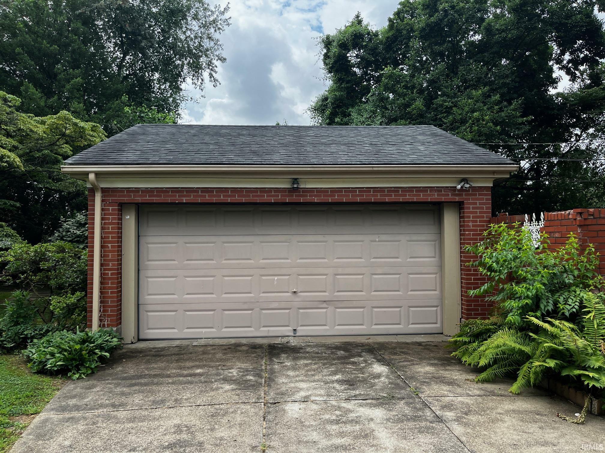Property Photo: 2161 E Mulberry Street IN 47714