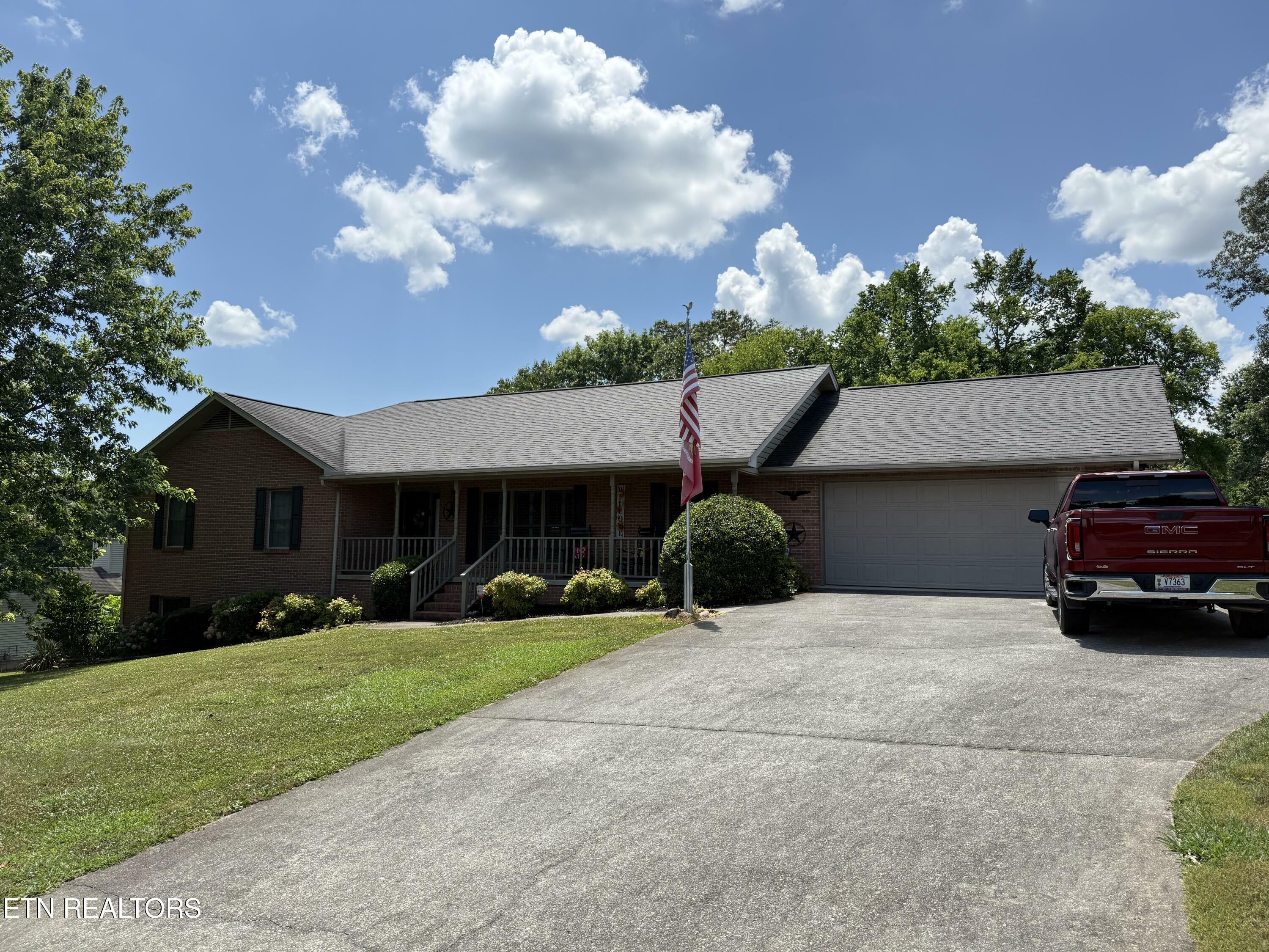 Property Photo: 717 Clydesdale Ave TN 37865