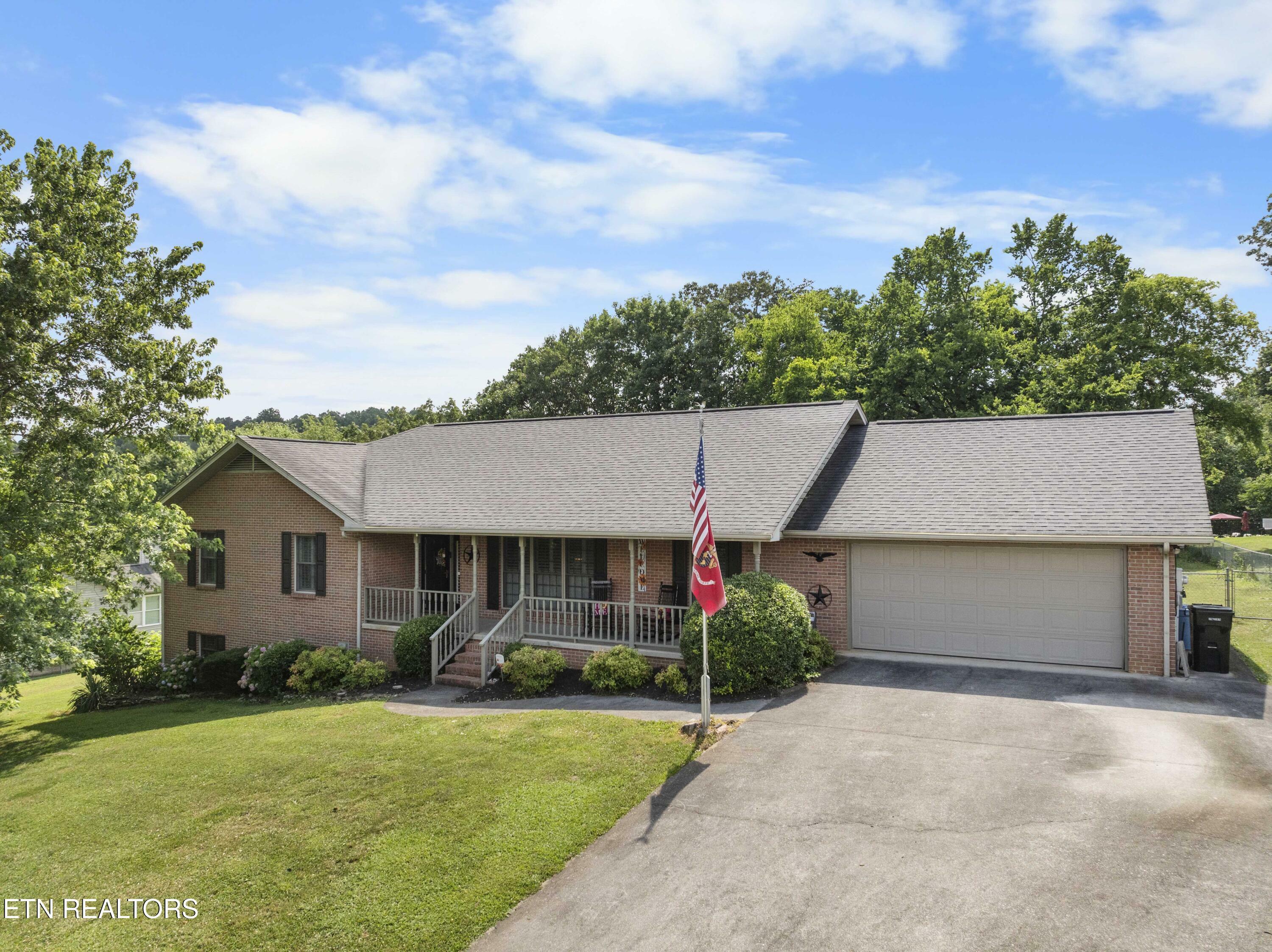 Property Photo: 717 Clydesdale Ave TN 37865