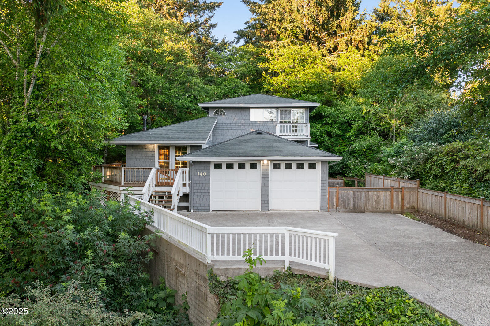 Property Photo:  140 SE Bayview Avenue  OR 97341 