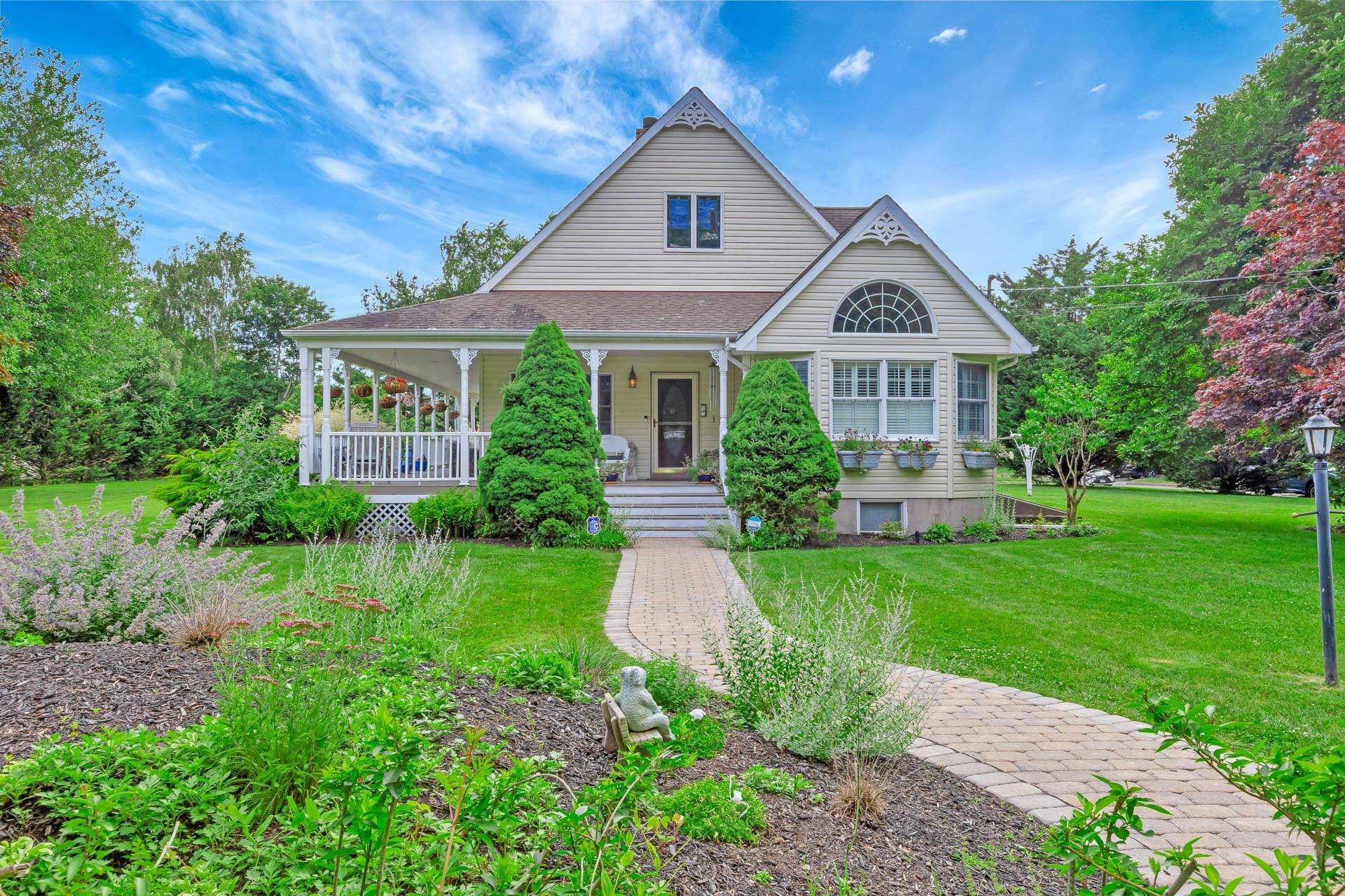 Property Photo:  600 Shipyard Lane  NY 11939 
