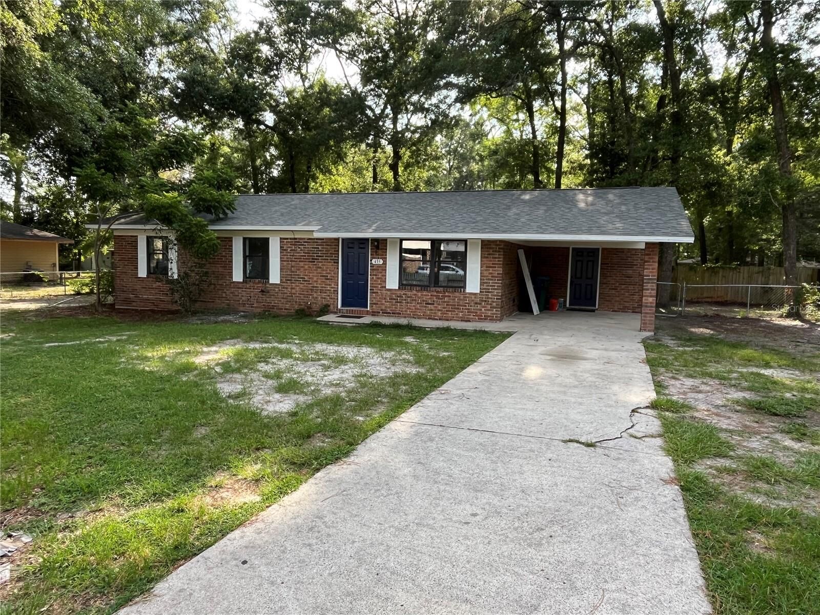 Property Photo: 435 SW 258th Street FL 32669